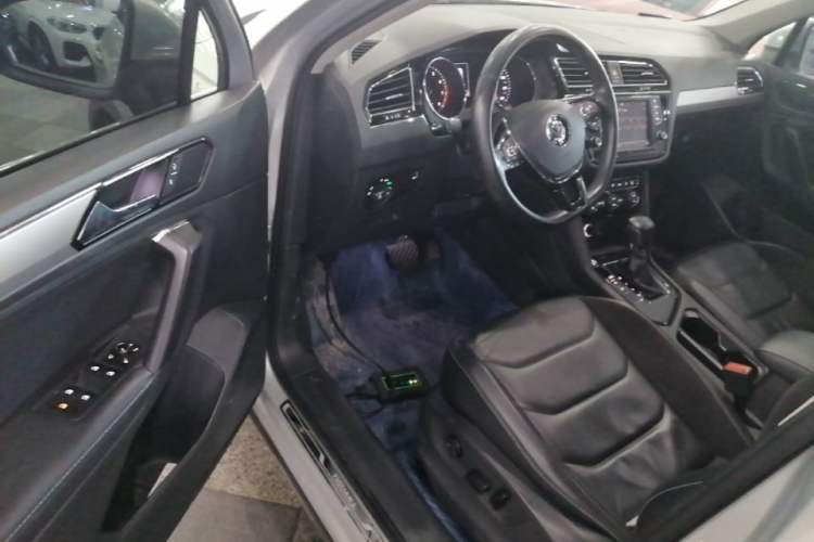 Used Volkswagen Tiguan L 2017 330TSI Automatic Two-Wheel Drive Luxury Edition Driver Seat