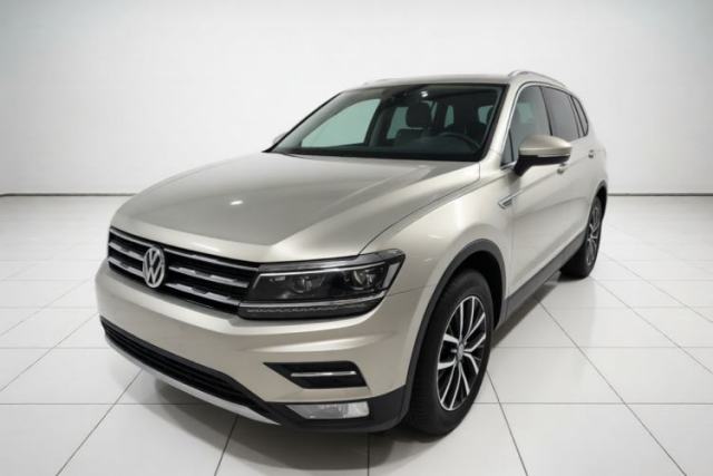 Volkswagen Tiguan L 2017 330TSI Automatic Two-Wheel Drive Luxury Edition مستعملة