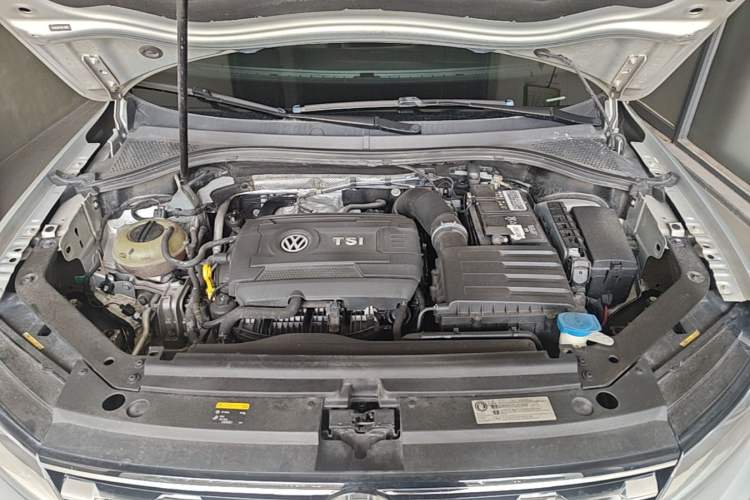 Used Volkswagen Tiguan L 2017 330TSI Automatic Two-Wheel Drive Luxury Edition Engine Bay