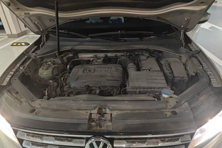 Used Volkswagen Tiguan L 2017 330TSI Automatic Two-Wheel Drive Luxury Edition Engine Bay