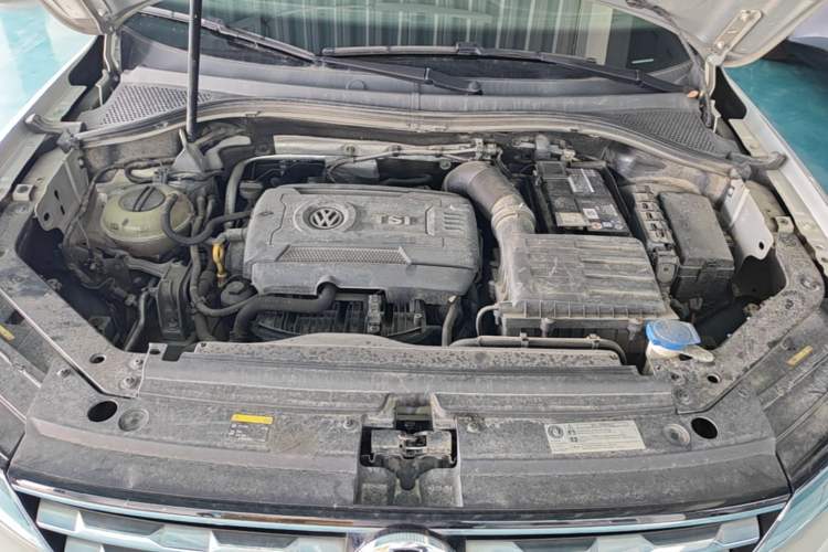Used Volkswagen Tiguan L 2017 330TSI Automatic Two-Wheel Drive Luxury Edition Engine Bay