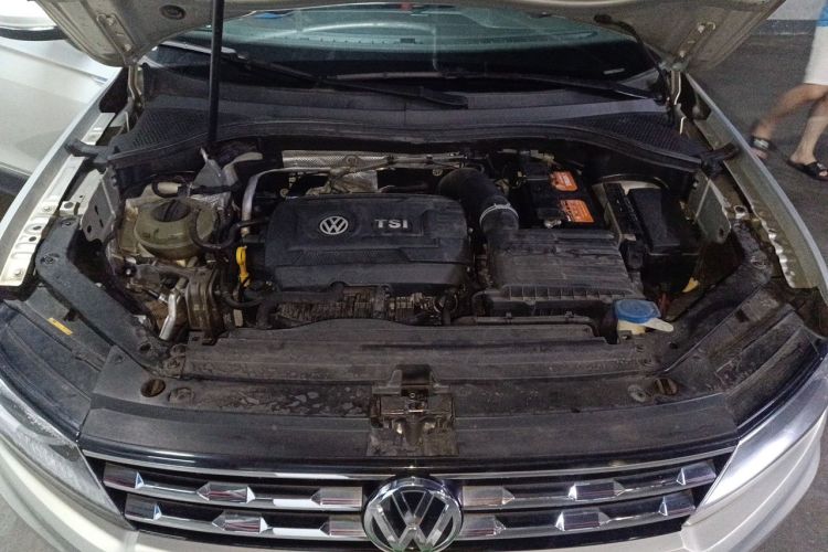 Used Volkswagen Tiguan L 2017 330TSI Automatic Two-Wheel Drive Luxury Edition Engine Bay