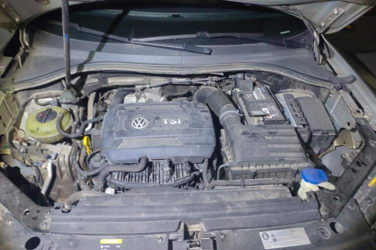 Used Volkswagen Tiguan L 2017 330TSI Automatic Two-Wheel Drive Luxury Edition Engine Bay