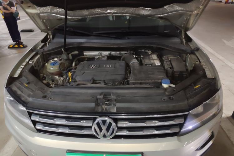 Used Volkswagen Tiguan L 2017 330TSI Automatic Two-Wheel Drive Luxury Edition Engine Bay