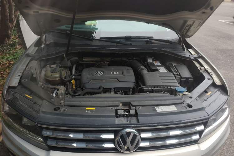 Used Volkswagen Tiguan L 2017 330TSI Automatic Two-Wheel Drive Luxury Edition Engine Bay