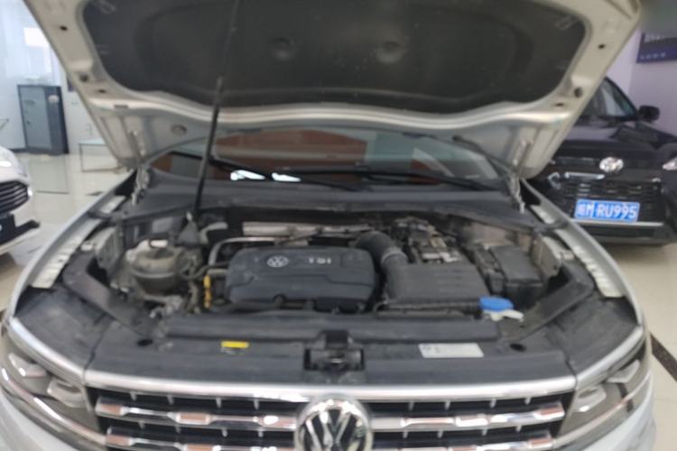 Used Volkswagen Tiguan L 2017 330TSI Automatic Two-Wheel Drive Flagship Edition Engine Bay