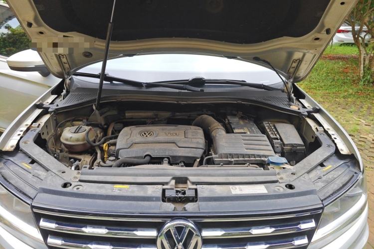 Used Volkswagen Tiguan L 2017 330TSI Automatic Two-Wheel Drive Luxury Edition Engine Bay