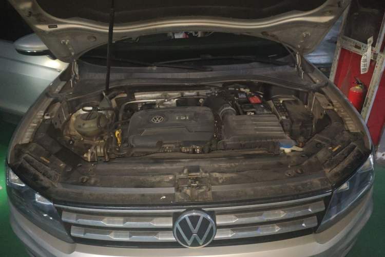 Used Volkswagen Tiguan L 2017 330TSI Automatic Two-Wheel Drive Luxury Edition Engine Bay