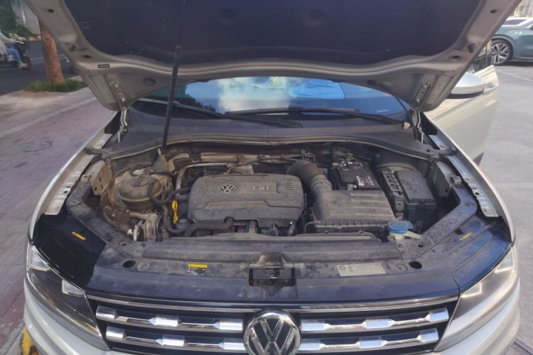 Used Volkswagen Tiguan L 2017 330TSI Automatic Two-Wheel Drive Luxury Edition Engine Bay