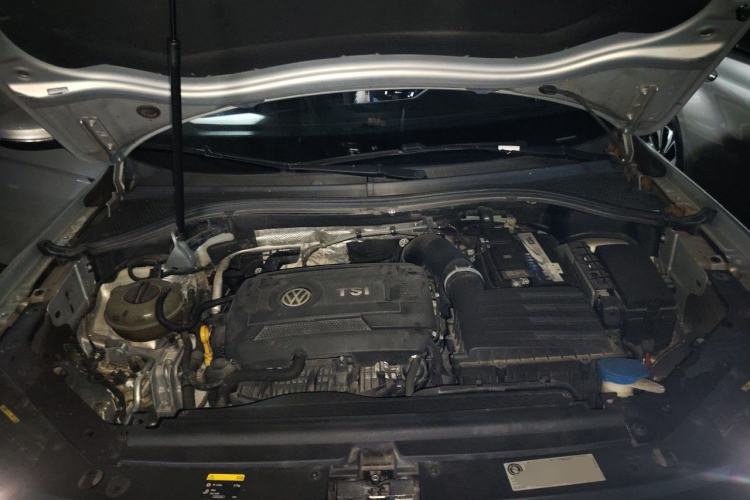 Used Volkswagen Tiguan L 2017 330TSI Automatic Two-Wheel Drive Luxury Edition Engine Bay