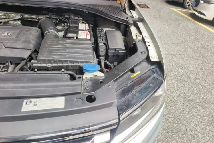 Used Volkswagen Tiguan L 2017 330TSI Automatic Two-Wheel Drive Luxury Edition Engine Bay Left