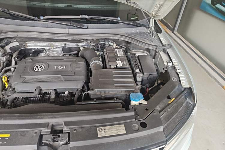 Used Volkswagen Tiguan L 2017 330TSI Automatic Two-Wheel Drive Luxury Edition Engine Bay Left