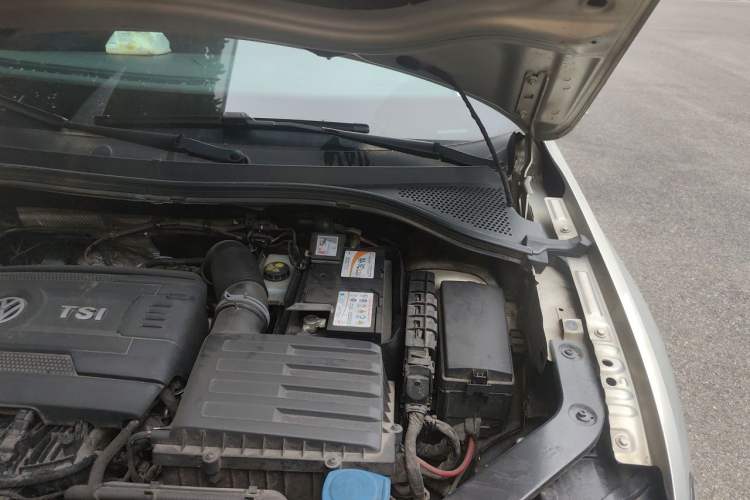 Used Volkswagen Tiguan L 2017 330TSI Automatic Two-Wheel Drive Luxury Edition Engine Bay Left