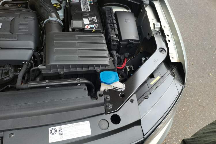 Used Volkswagen Tiguan L 2017 330TSI Automatic Two-Wheel Drive Luxury Edition Engine Bay Left