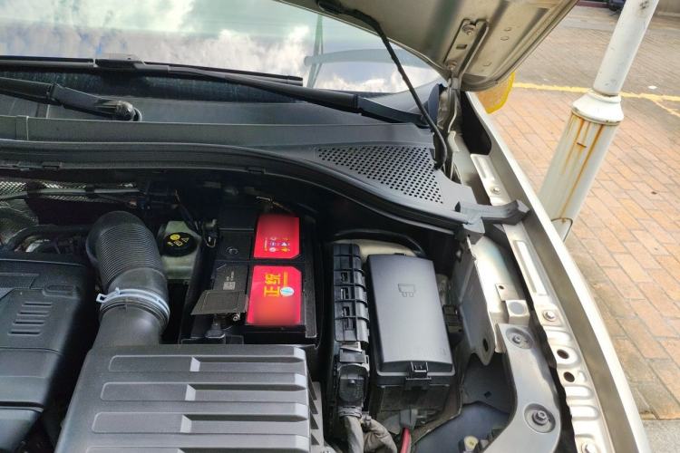 Used Volkswagen Tiguan L 2017 330TSI Automatic Two-Wheel Drive Luxury Edition Engine Bay Left