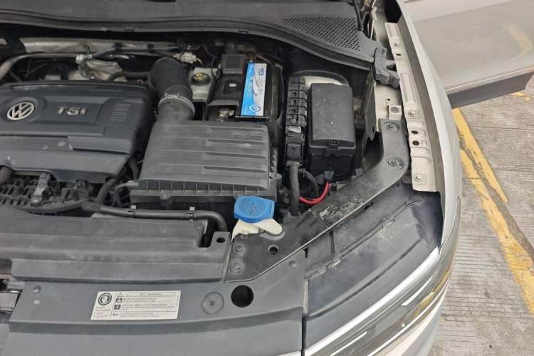 Used Volkswagen Tiguan L 2017 380TSI Automatic All-Wheel-Drive Luxury Edition Engine Bay Left