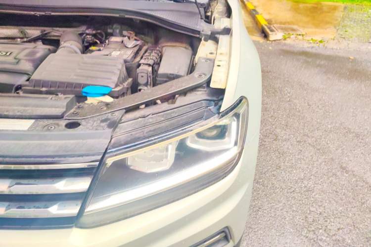 Used Volkswagen Tiguan L 2017 330TSI Automatic Two-Wheel Drive Luxury Edition Engine Bay Left