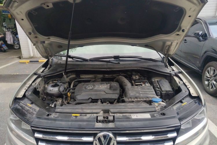 Used Volkswagen Tiguan L 2017 330TSI Automatic Two-Wheel Drive Luxury Edition Engine Bay