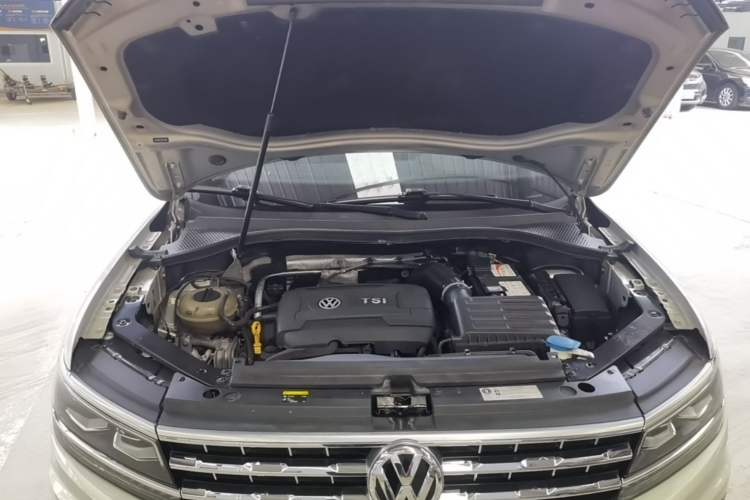 Used Volkswagen Tiguan L 2017 380TSI Automatic All-Wheel-Drive Luxury Edition Engine Bay