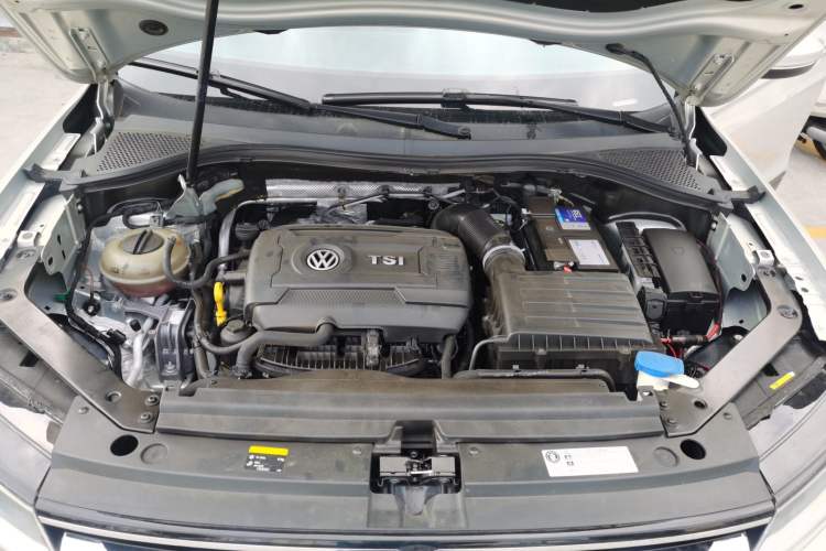 Used Volkswagen Tiguan L 2017 330TSI Automatic Two-Wheel Drive Luxury Edition Engine Bay