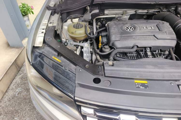 Used Volkswagen Tiguan L 2017 330TSI Automatic Two-Wheel Drive Luxury Edition Engine Bay Right