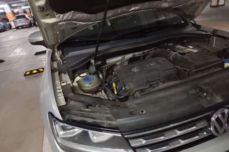 Used Volkswagen Tiguan L 2017 330TSI Automatic Two-Wheel Drive Luxury Edition Engine Bay Right