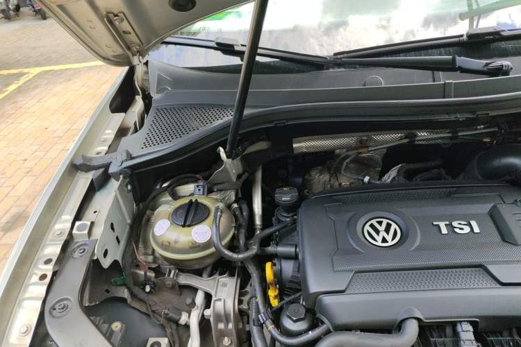Used Volkswagen Tiguan L 2017 330TSI Automatic Two-Wheel Drive Luxury Edition Engine Bay Right