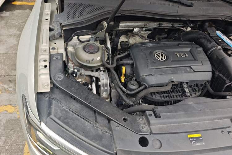 Used Volkswagen Tiguan L 2017 380TSI Automatic All-Wheel-Drive Luxury Edition Engine Bay Right
