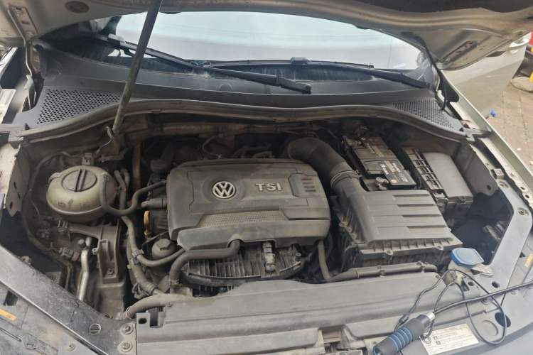 Used Volkswagen Tiguan L 2017 330TSI Automatic Two-Wheel Drive Luxury Edition Engine Bay