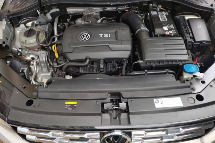 Used Volkswagen Tiguan L 2017 330TSI Automatic Two-Wheel Drive Luxury Edition Engine Bay