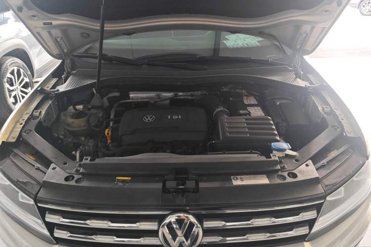 Used Volkswagen Tiguan L 2017 330TSI Automatic Two-Wheel Drive Luxury Edition Engine Bay