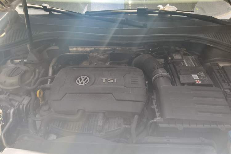 Used Volkswagen Tiguan L 2017 330TSI Automatic Two-Wheel Drive Luxury Edition Engine Bay