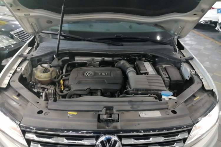 Used Volkswagen Tiguan L 2017 330TSI Automatic Two-Wheel Drive Luxury Edition Engine Bay