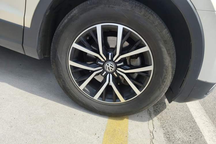 Used Volkswagen Tiguan L 2017 330TSI Automatic Two-Wheel Drive Luxury Edition Exterior 1