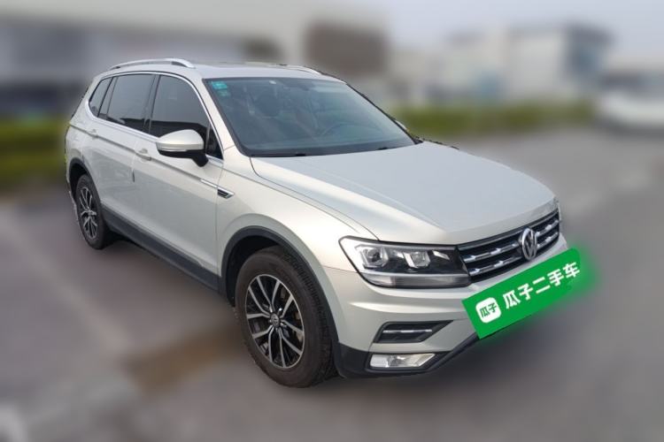 Used Volkswagen Tiguan L 2017 330TSI Automatic Two-Wheel Drive Luxury Edition Exterior 2