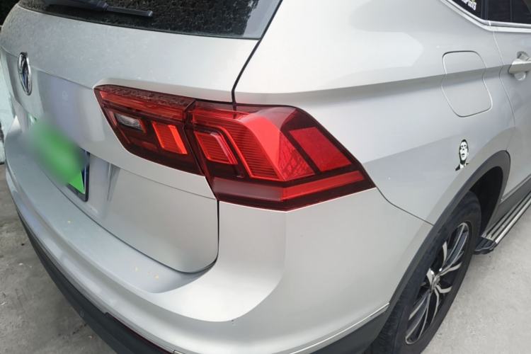 Used Volkswagen Tiguan L 2017 330TSI Automatic Two-Wheel Drive Luxury Edition Exterior 2