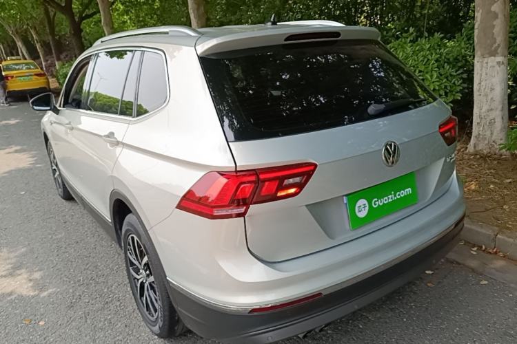Used Volkswagen Tiguan L 2017 330TSI Automatic Two-Wheel Drive Luxury Edition Exterior 2