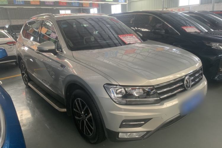 Used Volkswagen Tiguan L 2017 330TSI Automatic Two-Wheel Drive Comfort Edition Exterior 2