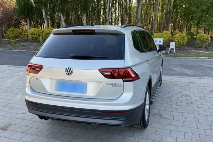 Used Volkswagen Tiguan L 2017 330TSI Automatic Two-Wheel Drive Luxury Edition Exterior 2