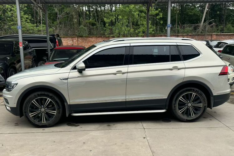Used Volkswagen Tiguan L 2017 330TSI Automatic Two-Wheel Drive Flagship Edition Exterior 3