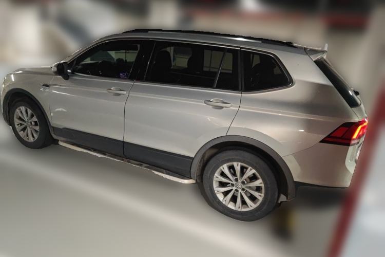 Used Volkswagen Tiguan L 2017 330TSI Automatic Two-Wheel Drive Luxury Edition Exterior 3