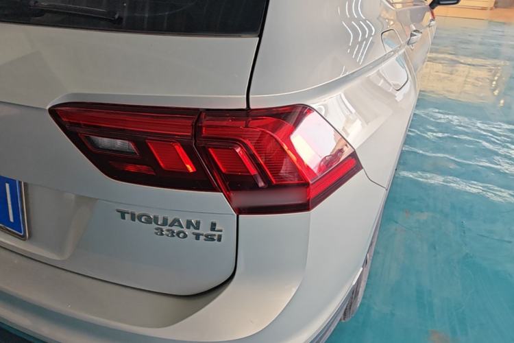 Used Volkswagen Tiguan L 2017 330TSI Automatic Two-Wheel Drive Luxury Edition Exterior 3