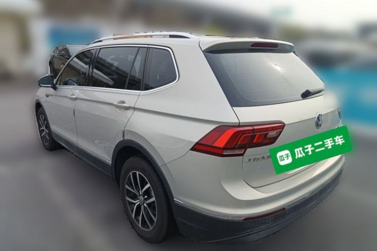 Used Volkswagen Tiguan L 2017 330TSI Automatic Two-Wheel Drive Luxury Edition Exterior 3