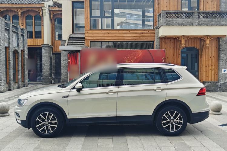 Used Volkswagen Tiguan L 2017 330TSI Automatic Two-Wheel Drive Comfort Edition Exterior 3
