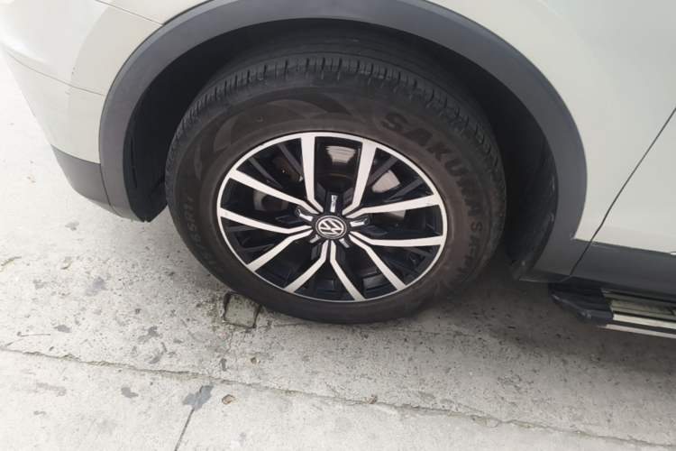 Used Volkswagen Tiguan L 2017 330TSI Automatic Two-Wheel Drive Luxury Edition Exterior 3