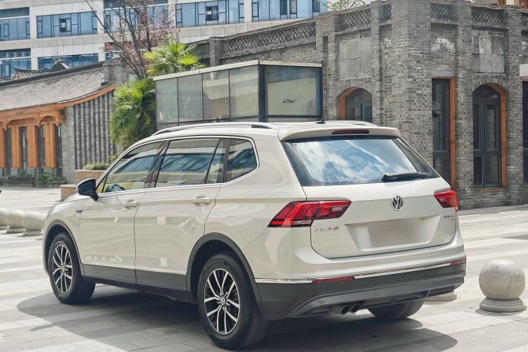 Used Volkswagen Tiguan L 2017 330TSI Automatic Two-Wheel Drive Comfort Edition Exterior 4