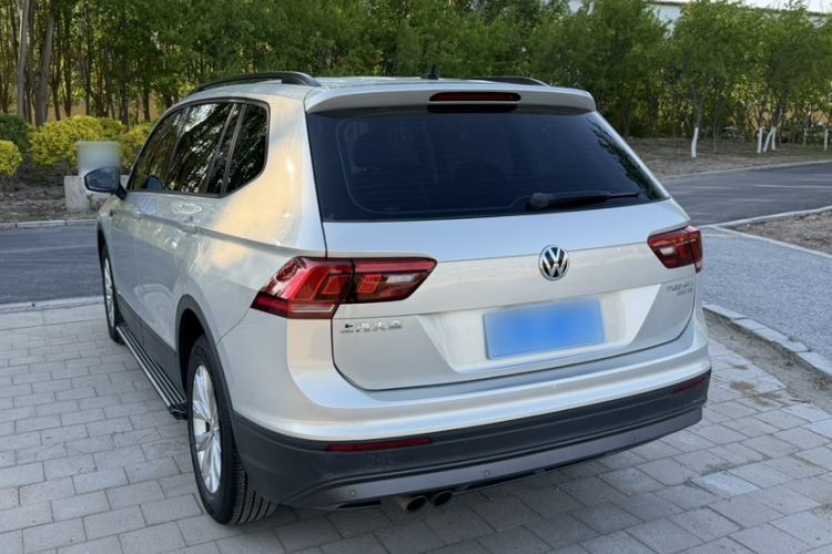 Used Volkswagen Tiguan L 2017 330TSI Automatic Two-Wheel Drive Luxury Edition Exterior 4