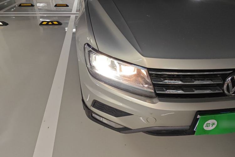 Used Volkswagen Tiguan L 2017 330TSI Automatic Two-Wheel Drive Luxury Edition Exterior 6