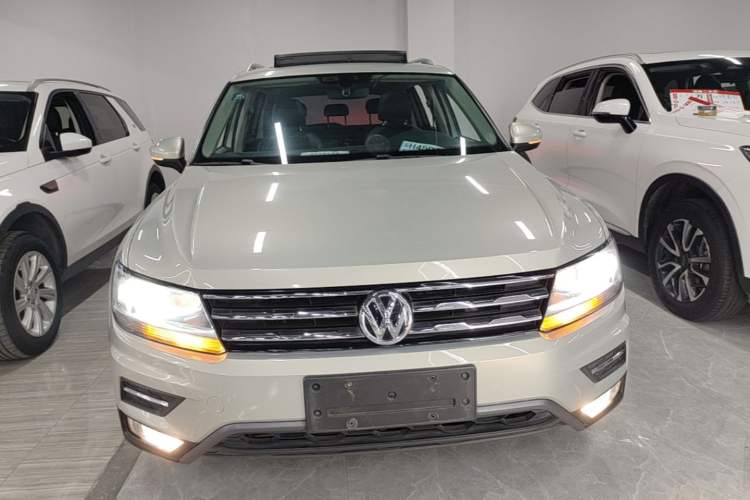 Used Volkswagen Tiguan L 2017 330TSI Automatic Two-Wheel Drive Luxury Edition Front