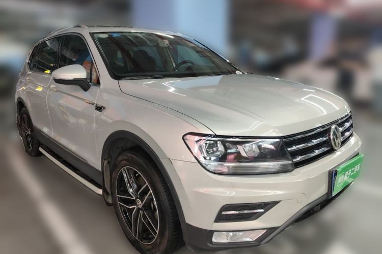 Used Volkswagen Tiguan L 2017 330TSI Automatic Two-Wheel Drive Luxury Edition Front Right 45 Deg